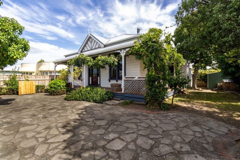 Photo of property in 205 Grove Road, Mayfair, Hastings, 4122
