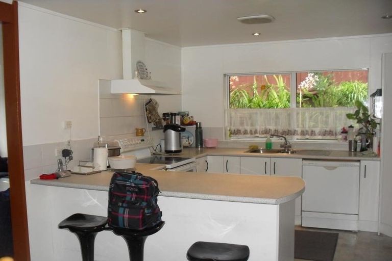 Photo of property in 19 Halberg Street, Glenfield, Auckland, 0629