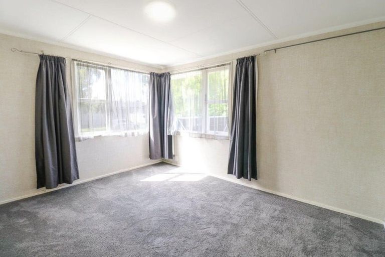 Photo of property in 143 Ruamahanga Crescent, Terrace End, Palmerston North, 4410