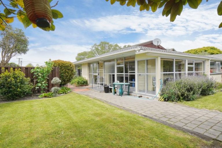 Photo of property in 23 Crofton Road, Harewood, Christchurch, 8051