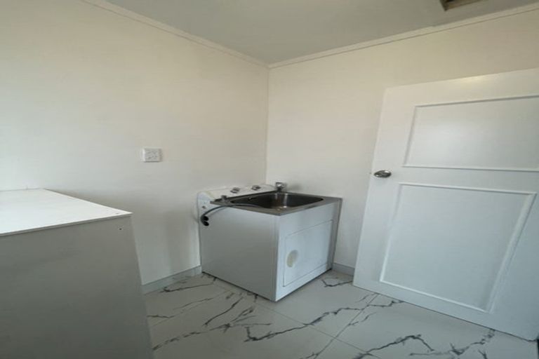 Photo of property in 33 Reid Road, New Lynn, Auckland, 0600