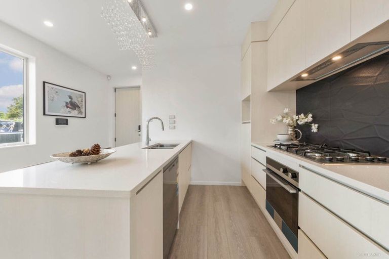 Photo of property in 25a Scarlet Drive, Ranui, Auckland, 0612