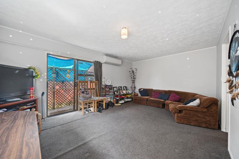 Photo of property in 2/397 Roscommon Road, Clendon Park, Auckland, 2103