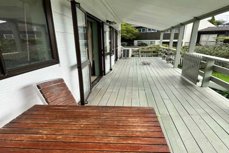 Photo of property in 2/491 Glenfield Road, Glenfield, Auckland, 0629