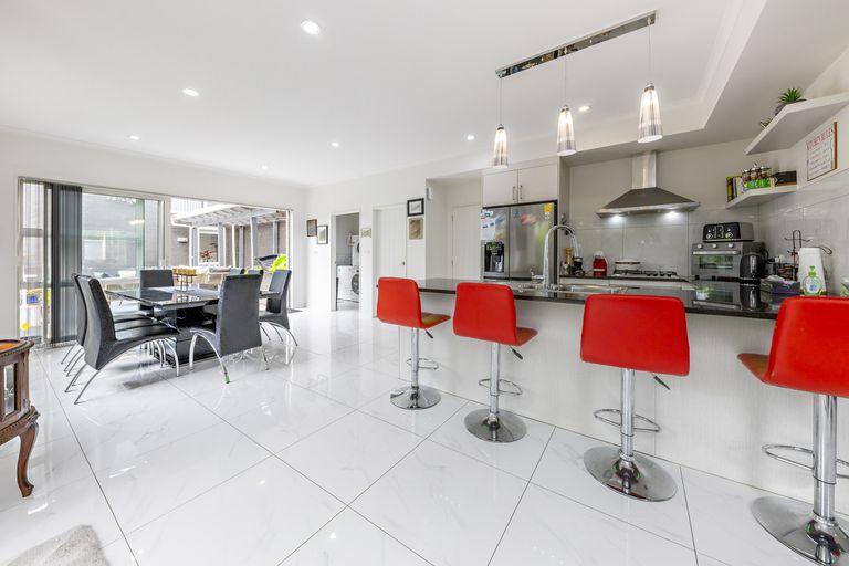 Photo of property in 37 Popokatea Drive, Takanini, 2112