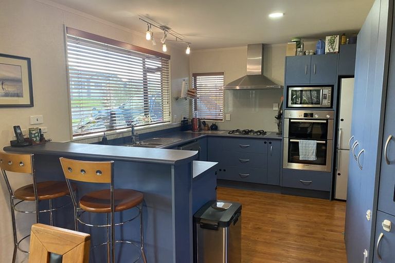 Photo of property in 81 Parnell Heights, Kelvin Grove, Palmerston North, 4414