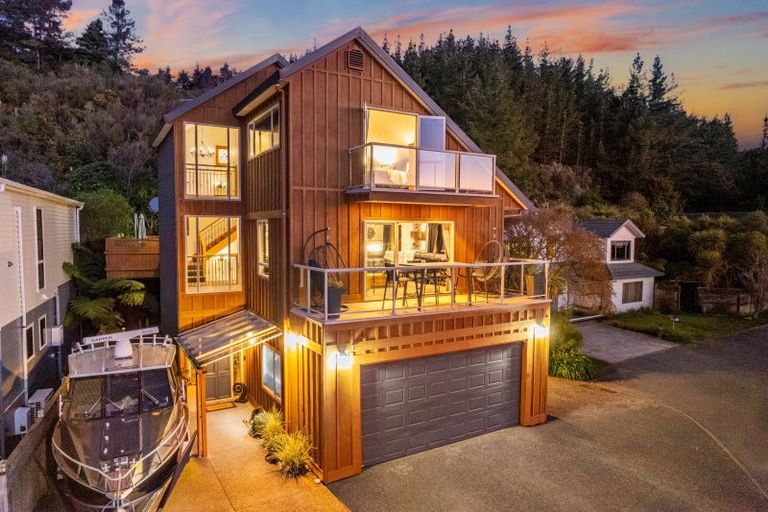 Photo of property in 9a Mccarthy Grove, Clouston Park, Upper Hutt, 5018