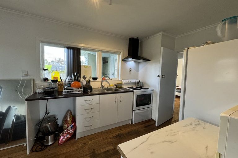 Photo of property in 9 Huruhuru Road, Massey, Auckland, 0614