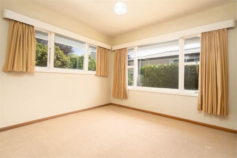 Photo of property in 277 Memorial Avenue, Burnside, Christchurch, 8053
