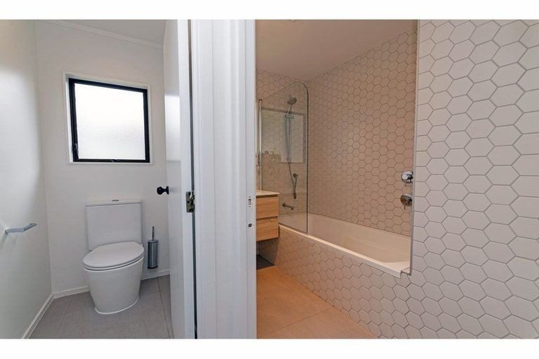 Photo of property in 1/111 Lincoln Park Avenue, Massey, Auckland, 0614