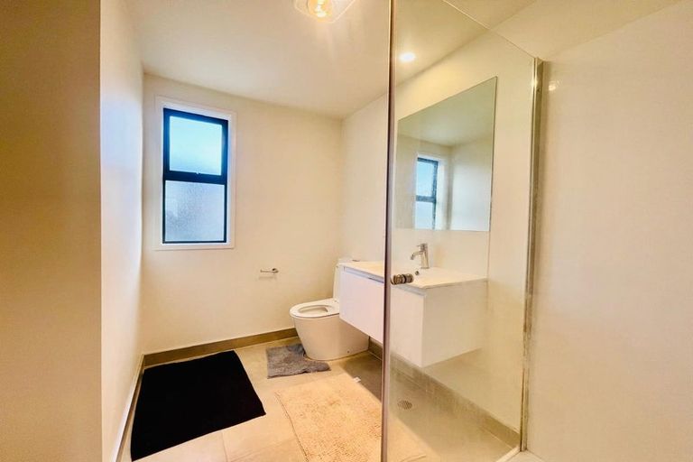 Photo of property in 16 Dorothy Thorpe Way, New Lynn, 0600