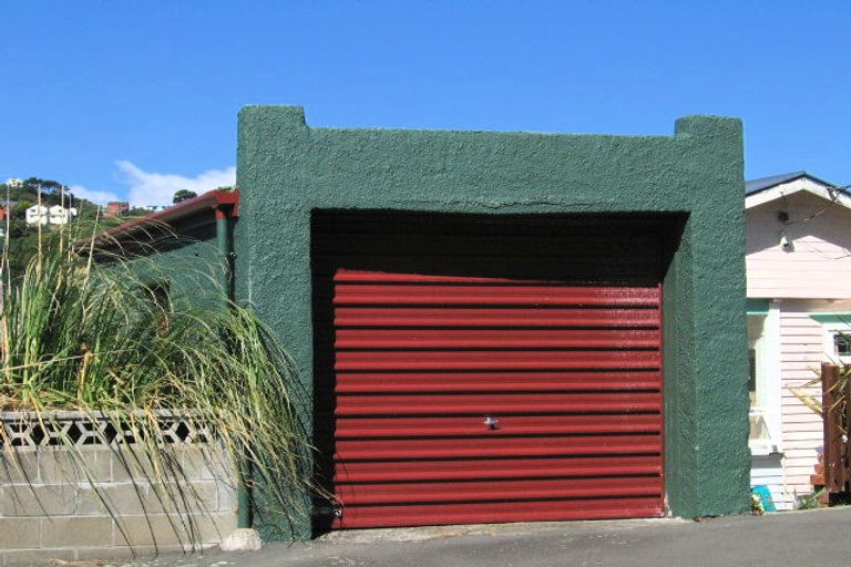 Photo of property in 83 Eden Street, Island Bay, Wellington, 6023