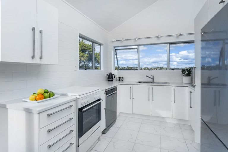 Photo of property in 40 Tree View Avenue, Glenfield, Auckland, 0629