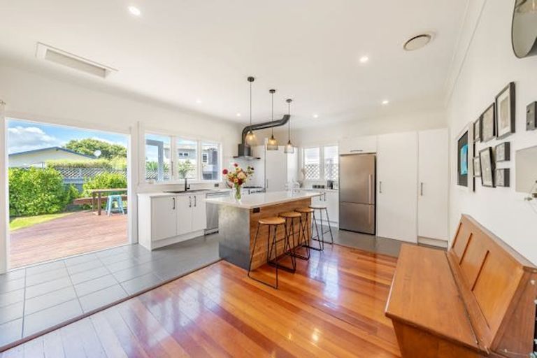 Photo of property in 24 Riddlers Crescent, Petone, Lower Hutt, 5012