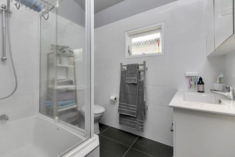Photo of property in 622 East Coast Road, Pinehill, Auckland, 0630