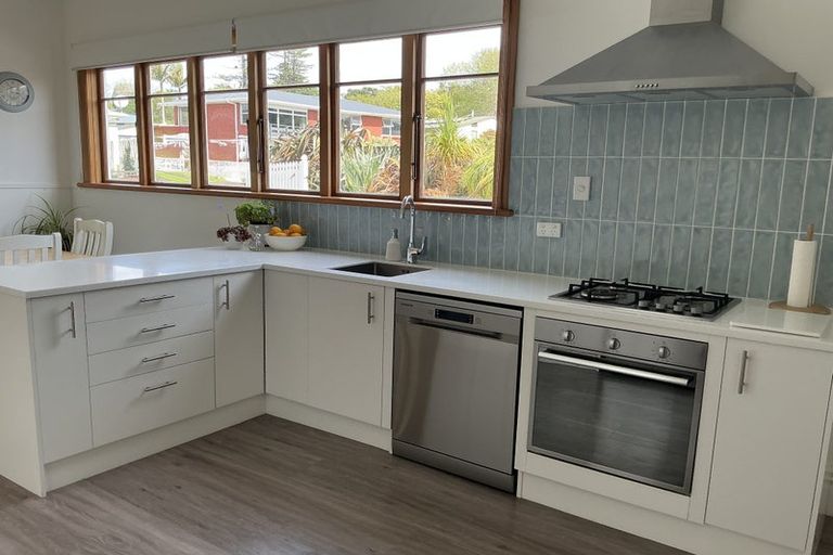 Photo of property in 4 Handley Place, Glen Avon, New Plymouth, 4312