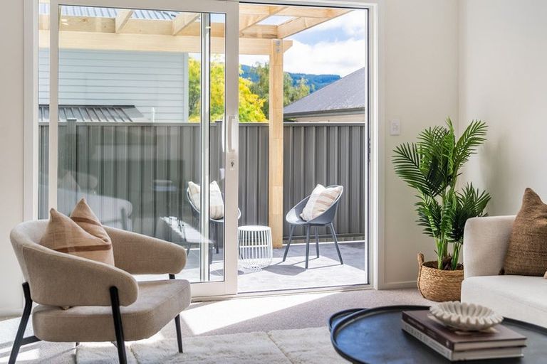 Photo of property in 70d Heretaunga Square, Silverstream, Upper Hutt, 5019