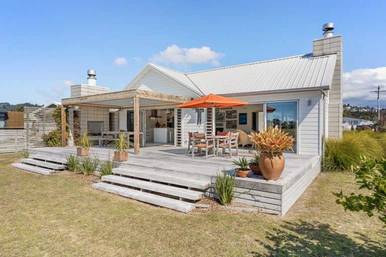 Photo of property in 132 Kiwi Road, Whangamata, 3620