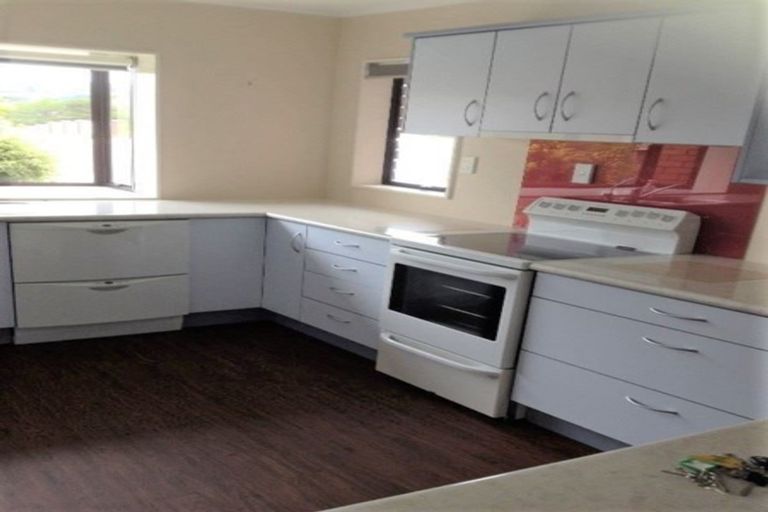 Photo of property in 6 Maywood Grove, Churton Park, Wellington, 6037