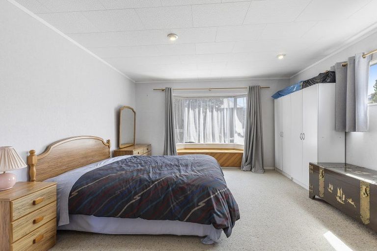 Photo of property in 4 Aramoana Place, Maupuia, Wellington, 6022