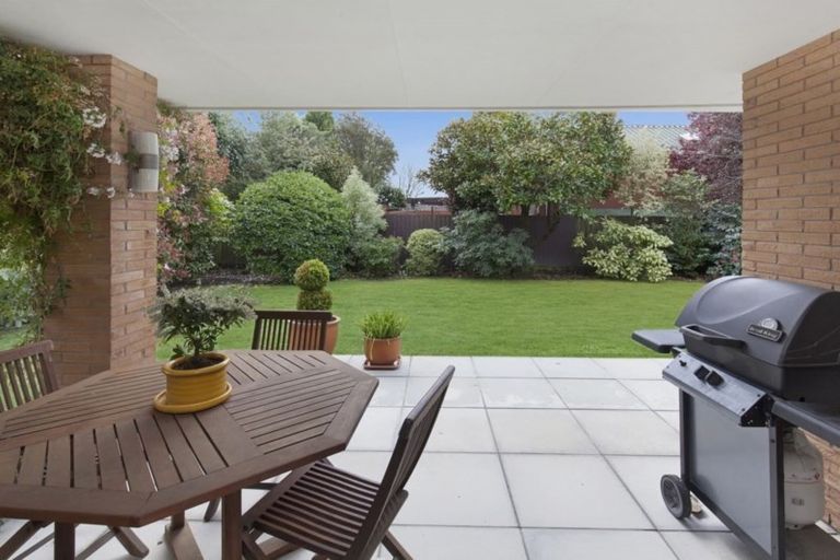 Photo of property in 39 Highfield Place, Avonhead, Christchurch, 8042