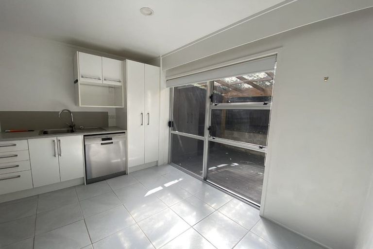 Photo of property in 2/58 Peach Road, Glenfield, Auckland, 0629