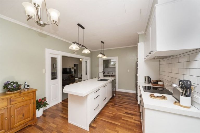 Photo of property in 1 Hunter Street, Hawera, 4610