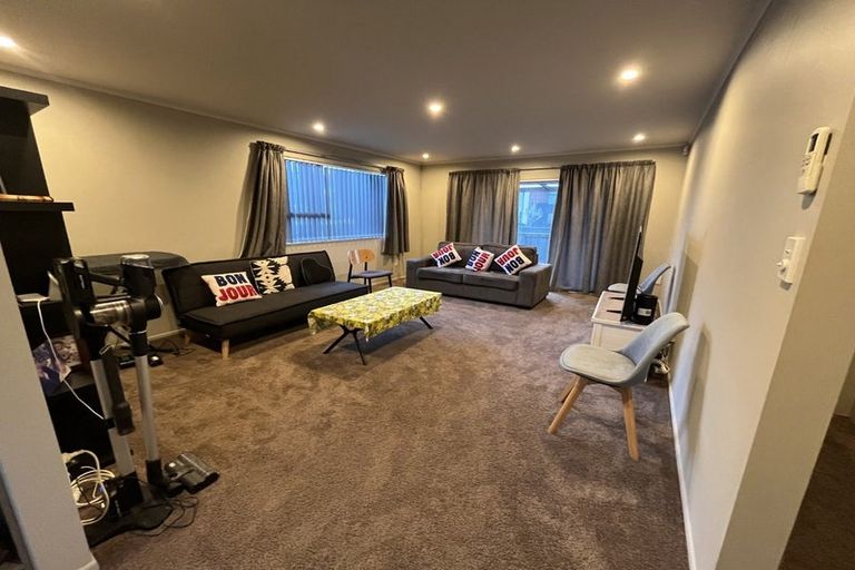 Photo of property in 1/7 Bathurst Street, Silverstream, Upper Hutt, 5019
