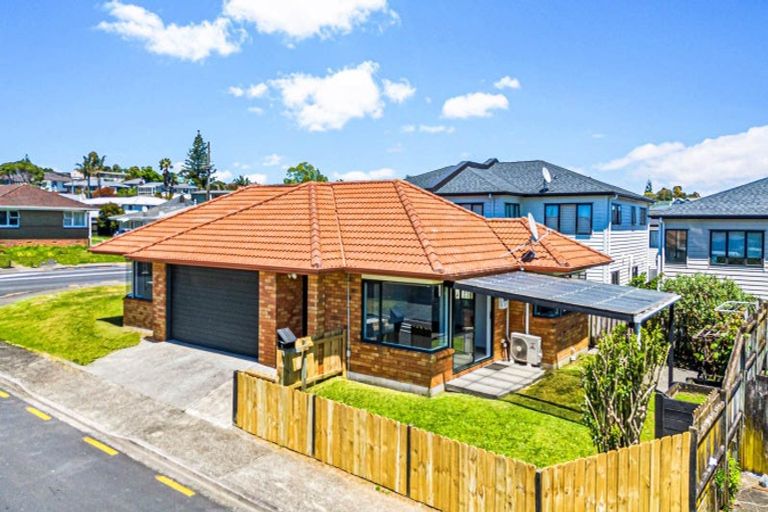 Photo of property in 2 Pantera Way, Hillpark, Auckland, 2102