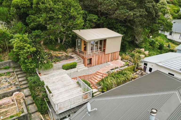 Photo of property in 118 Sutherland Road, Melrose, Wellington, 6023