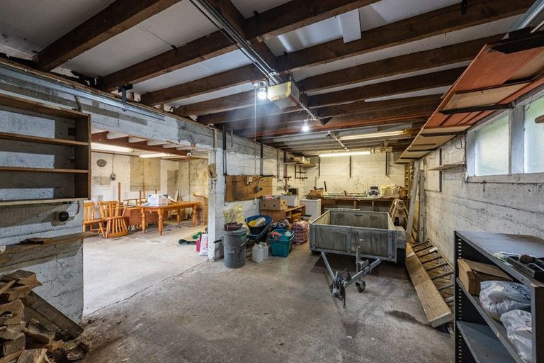 Photo of property in 8 Miles Crescent, Newlands, Wellington, 6037