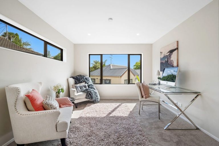 Photo of property in 50 Sandgate Avenue, Botany Downs, Auckland, 2010