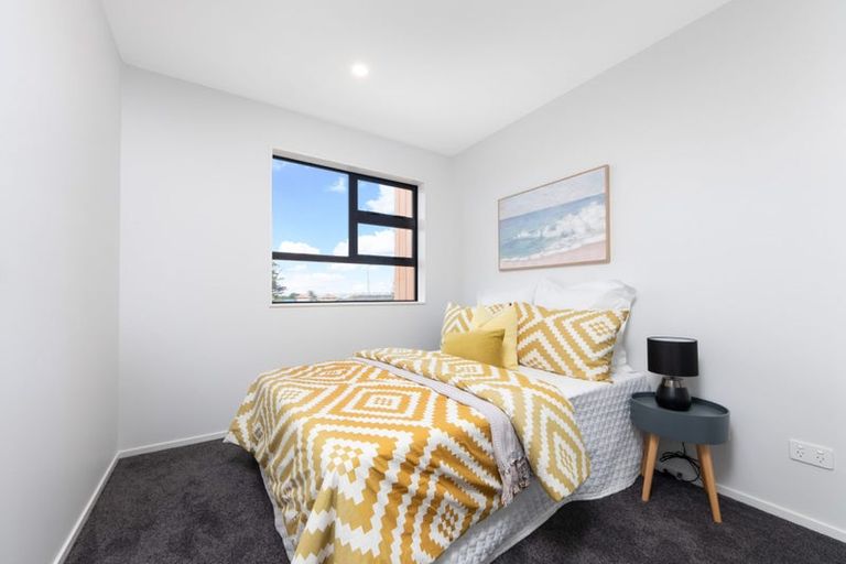 Photo of property in 3153 Great North Road, New Lynn, Auckland, 0600