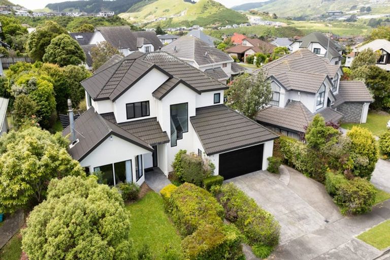 Photo of property in 4 Waverton Terrace, Churton Park, Wellington, 6037