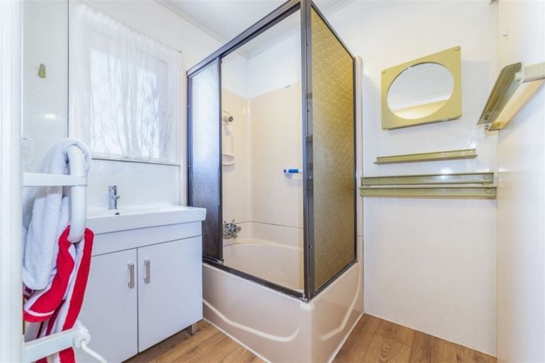 Photo of property in 65 Mcleod Road, Te Atatu South, Auckland, 0610