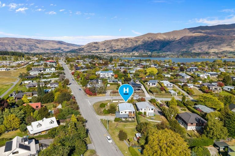 Photo of property in 70 Beech Street, Wanaka, 9305