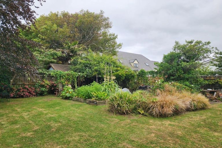 Photo of property in 17 Nikau Grove, Woburn, Lower Hutt, 5010
