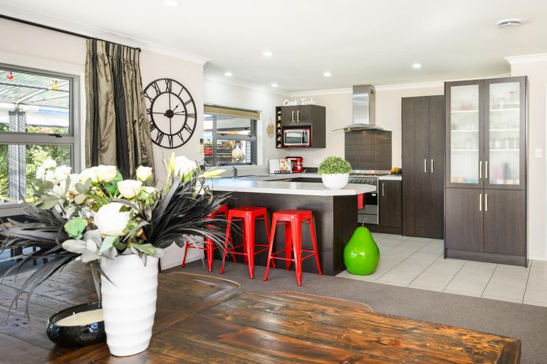 Photo of property in 99 Schnell Drive, Kelvin Grove, Palmerston North, 4414