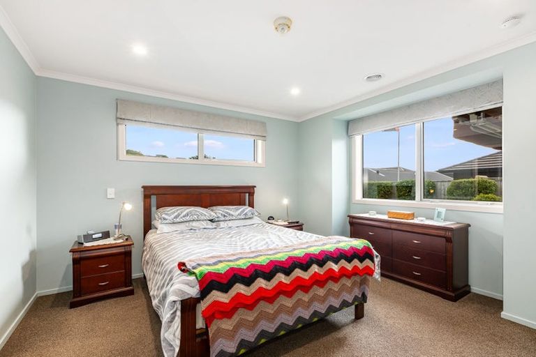 Photo of property in 21 Resolution Drive, Whitby, Porirua, 5024
