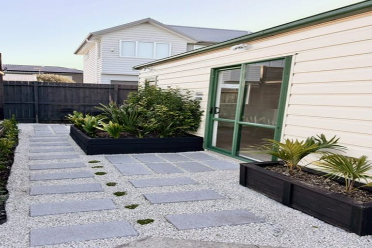 Photo of property in 2/11 Teal Crescent, Beach Haven, Auckland, 0626