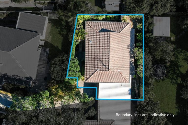 Photo of property in 2/5 Hanlon Crescent, Narrow Neck, Auckland, 0624