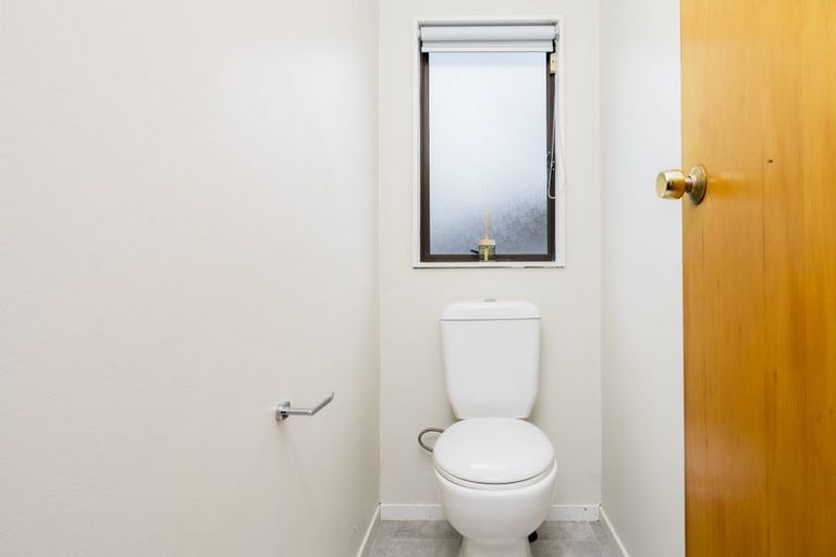 Photo of property in 2/70 Pomaria Road, Henderson, Auckland, 0610