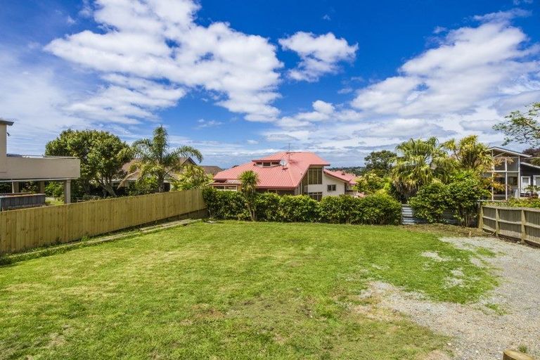 Photo of property in 13a Ridge Road, Waiake, Auckland, 0630