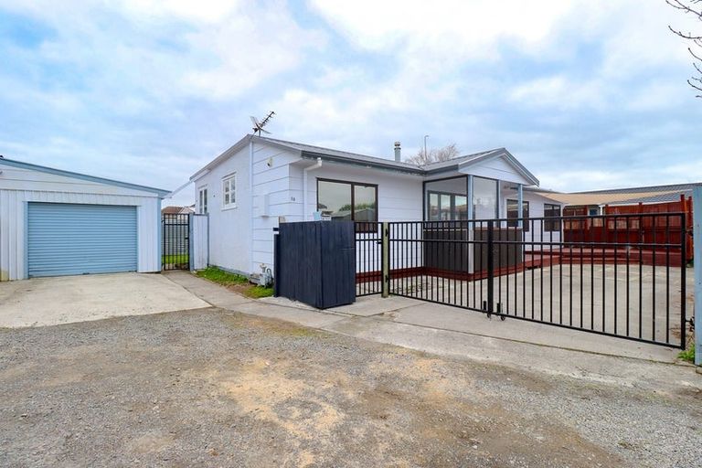Photo of property in 16 Coromandel Court, Roslyn, Palmerston North, 4414