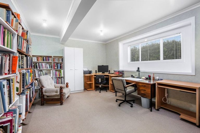 Photo of property in 129 Kahu Road, Paremata, Porirua, 5024