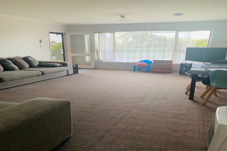 Photo of property in 60 Strid Road, Te Atatu South, Auckland, 0610