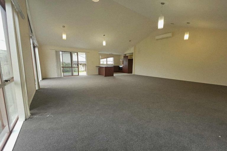 Photo of property in 37 Mcewen Crescent, Riverstone Terraces, Upper Hutt, 5018