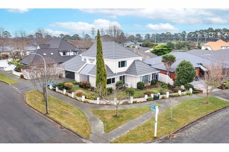 Photo of property in 2 Hatfield Place, Avonhead, Christchurch, 8042