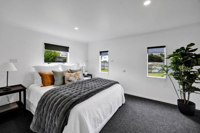 Photo of property in 117 Awanui Street, Merrilands, New Plymouth, 4312