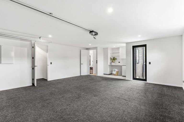 Photo of property in 1 The Crest, Sunnyhills, 2010